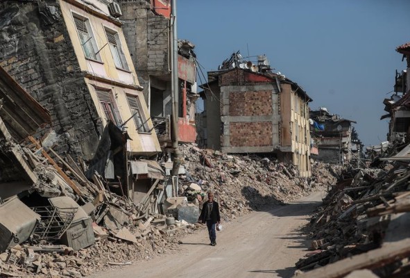 El número de víctimas del terremoto en Turquía supera ya las 43 mil 500