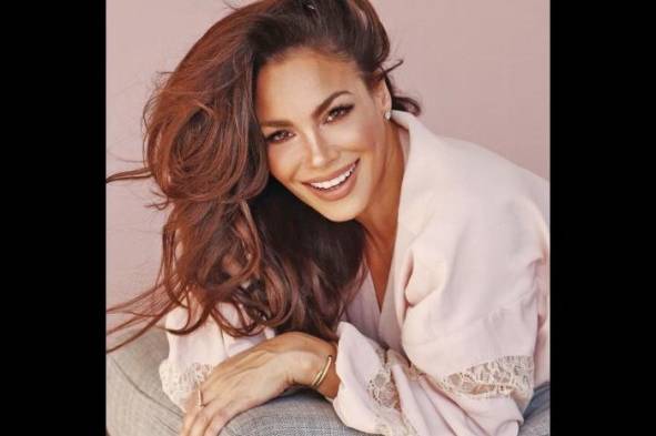 Patricia De León celebra su línea de labiales 