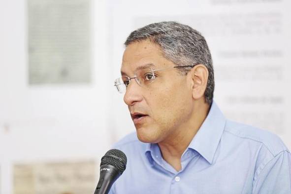 Eduardo Quirós denuncia supuestas irregularidades en la recolección de firmas