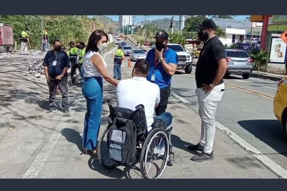 Remueven acera improvisada en Condado del Rey