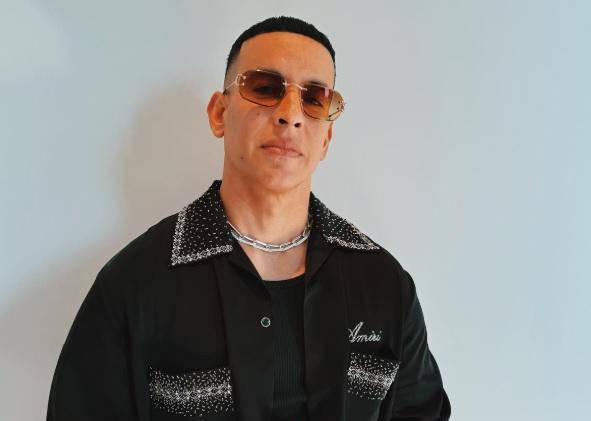 El cantante recomendó a artistas emergentes firmar un acuerdo prenupcial.