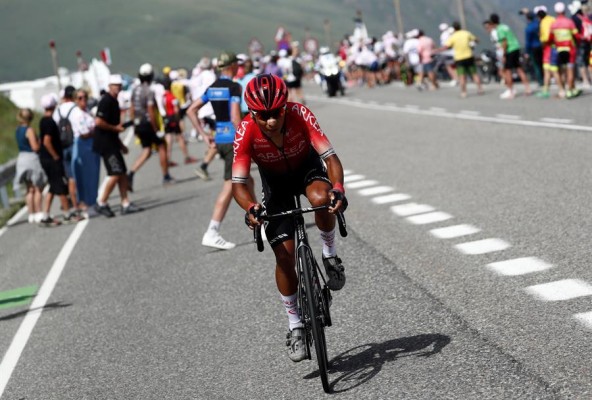 Nairo Quintana enfrenta una dura pelea con otros tres contrincantes.