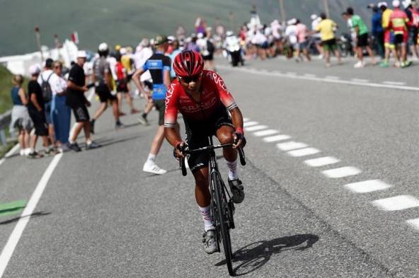 Nairo Quintana enfrenta una dura pelea con otros tres contrincantes.