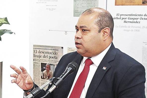 Director de Pasaportes Omar Ahumada se enfrasca en Instagram