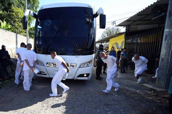 Concluye traslado de reos de cárcel salvadoreña que será sede universitaria