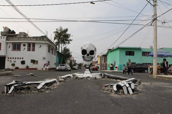 Las calaveras emergen de las calles para celebrar el Día de Muertos en México