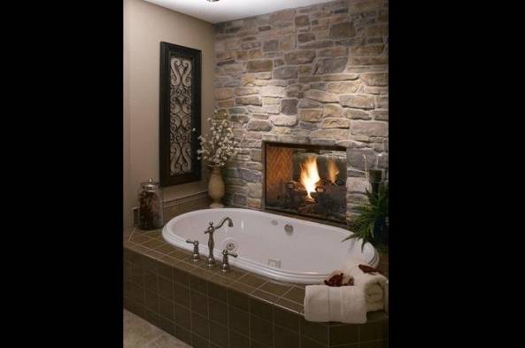 Una tina con chimenea.