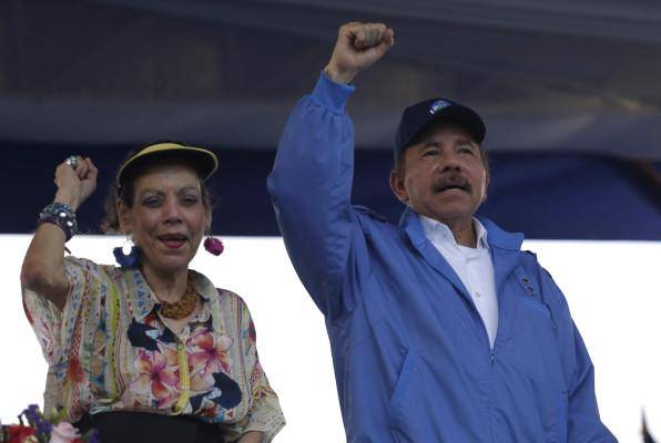 El presidente de Nicaragua, Daniel Ortega (d), y su esposa, la vicepresidenta Rosario Murillo (i), en una fotografía de archivo.