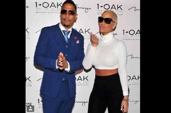 Rose de manera casual.