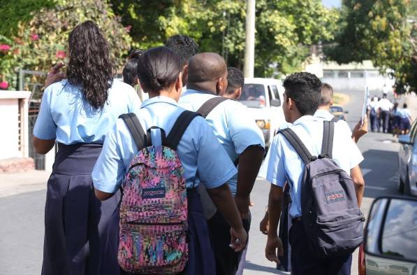 No tendrán clases por reubicación de tubería  .