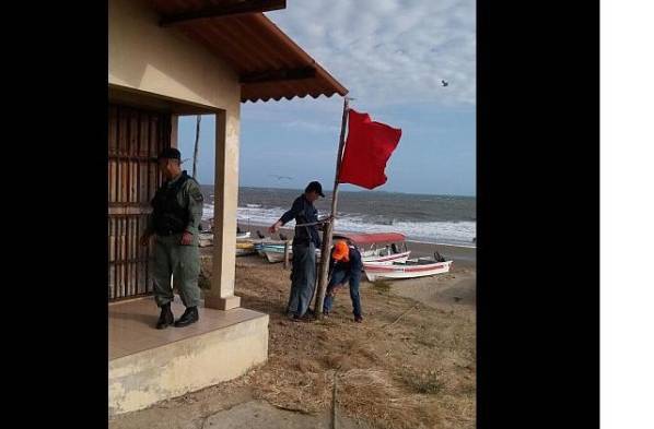 Levantan Bandera Roja en playa El Arenal de Pedasí .