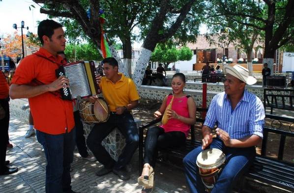 Junto a sus compañeros del programa.
