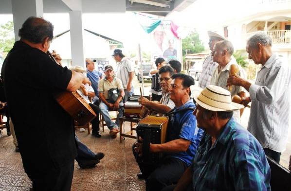 La música típica siempre ha sido su pasión.