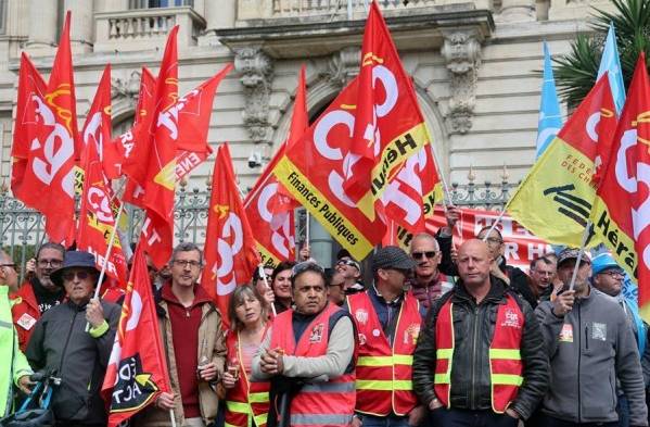 Los ocho principales sindicatos del país se reunirán el próximo lunes para estudiar nuevas medidas de protesta, después de doce jornadas de huelgas y movilizaciones a nivel nacional desde el mes de enero.