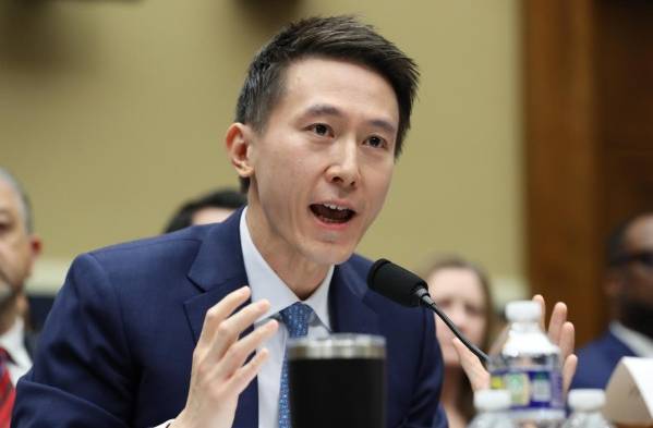 El CEO de TikTok, Shou Zi Chew testifica ante el comité de Energía y Comercio de la Cámara Baja de EE.UU. en Washington (Estados Unidos).