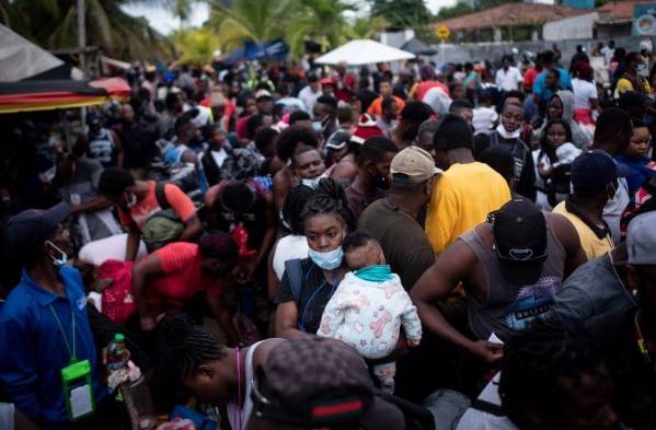 19 mil migrantes en espera para pasar a Panamá 