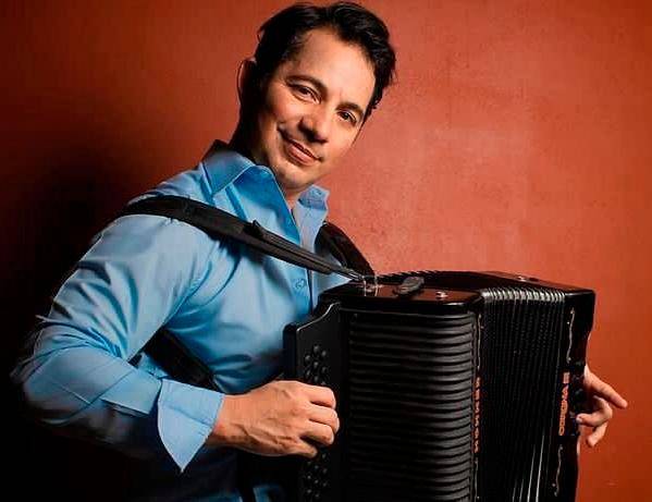 Primero el cantante, ahora el acordeonista; siguen los cambios en el conjunto de Lucho Pérez