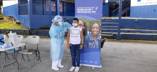 Vacunan a niños y niñas en escuelas de San Miguelito 