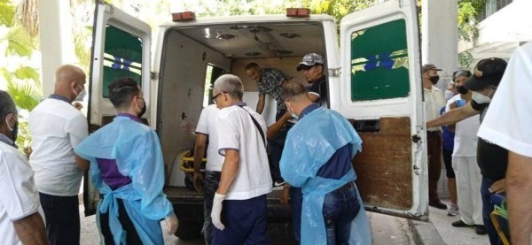 El accidente se produjo cuando el bus cayó por una empinada pendiente.