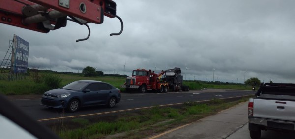 El articulado fue retirado de la vía en horas de la mañana, después de que el accidente causara una gran congestión en la vía Interamericana