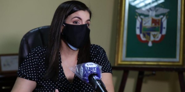 Gobernadora de Panamá se colocó vacuna experimental contra la covid-19
