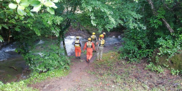 Continúa la búsqueda de sujeto desaparecido cerca de una quebrada en Veraguas