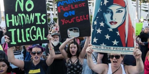 La protesta  se dio en la plaza Columbus Circle de Manhattan, en la que participaron cerca de 200 personas.