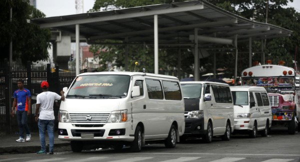 Conductoros de buses piratas solicitan una reunión con el director de la ATTT.