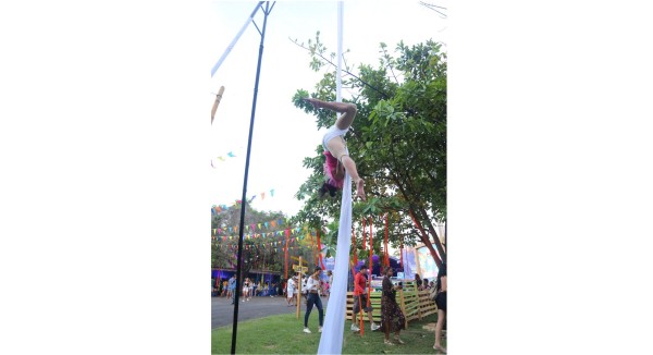 Farruko y Yatra exaltaron a los 'panas' en el Festival de Verano