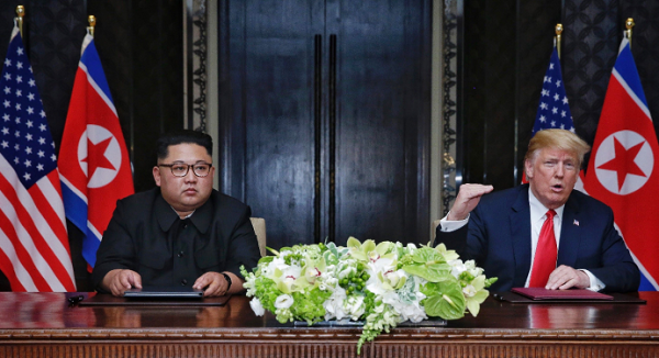 Trump trata a Kim como a un igual en una cumbre coreografiada
