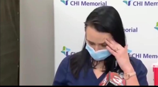 Una enfermera se desmayó tras recibir la vacuna de Pfizer