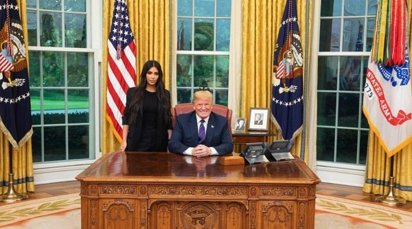 Trump indulta a una mujer encarcelada tras la petición de Kim Kardashian