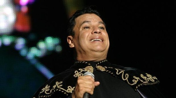 Seguidores de Juan Gabriel esperan sus cenizas en Ciudad de México 