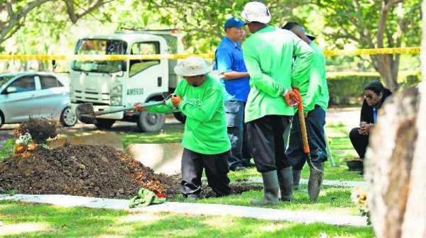 La exhumación se realizó en el cementerio Jardín de Paz.