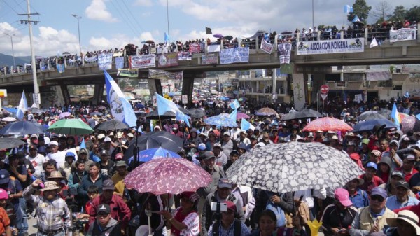 ​Guatemala se paraliza por segundo día debido a bloqueos y protestas contra fiscal general
