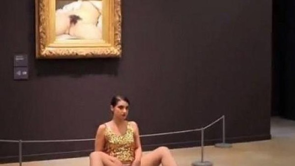 El Museo d'Orsay, en París (Francia), se negó a pronunciarse al respecto de lo ocurrido frente a la obra de Gustave Coubert.