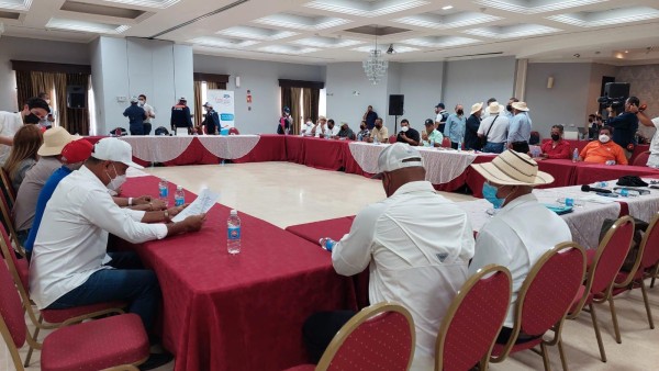 Gremios se levantan de la mesa del diálogo con representantes del Gobierno