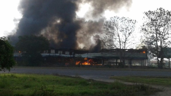 El incendio se reportó en horas de la mañana.