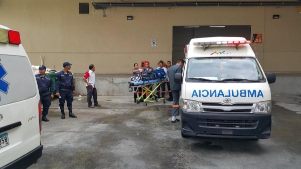 Las personas fueron trasladas al hospital Santo Tomás.