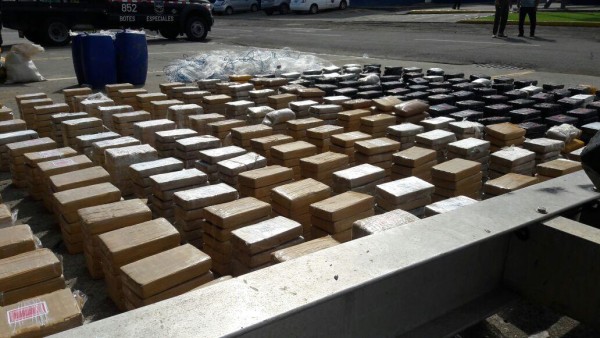 En la primera operación se incautaron mil 68 kilos de cocaína.