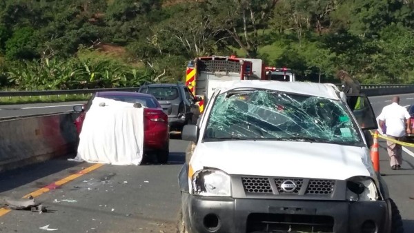 Hubo tres autos involucrados en el accidente.