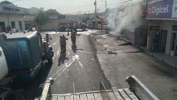 Fuego afecta locales comerciales en Capira