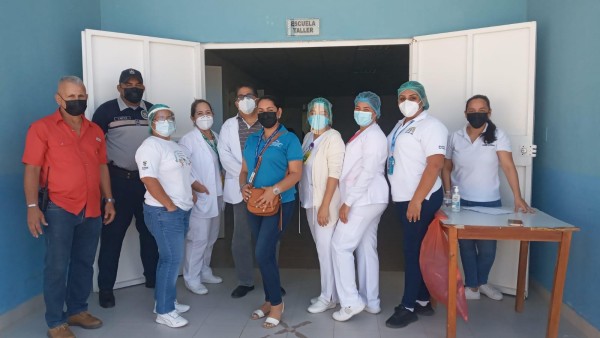 Aplican tercera dosis a adolescentes del centro de custodia de Herrera