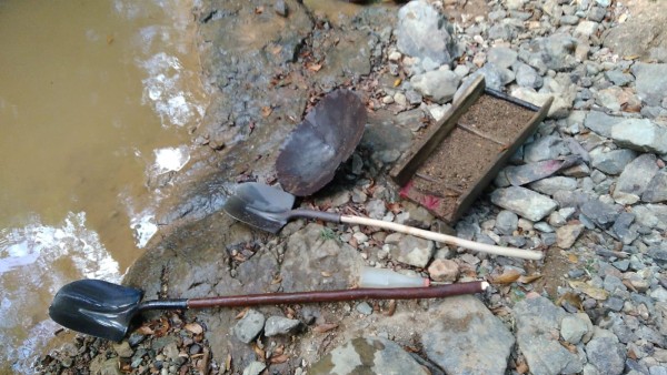 SENAFRONT ubica utensilios usados para la minería ilegal en un río de Chepo