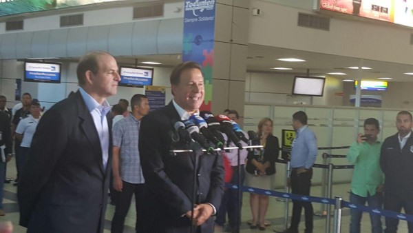 Juan Carlos Varela, presidente de Panamá, en el Aeropuerto de Tocumen.