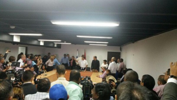 Juan Carlos Navarro se reúne con el CEN del PRD