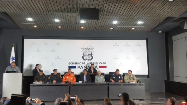 Momentos de la conferencia de prensa.