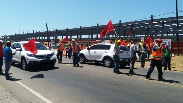 Obreros de la construcción salen a las calles davideñas