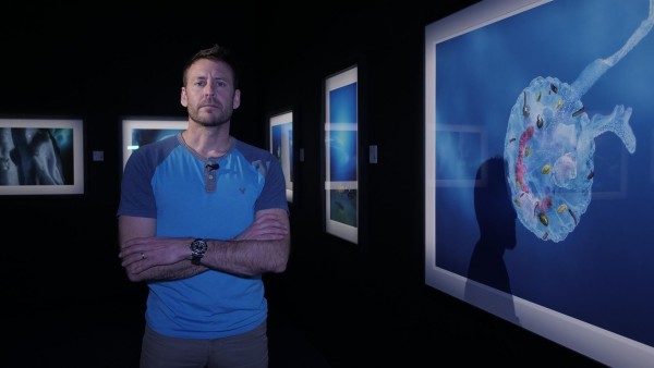 El fotógrafo que pasó 28 días en una cápsula subacuática insta a proteger el fondo marino