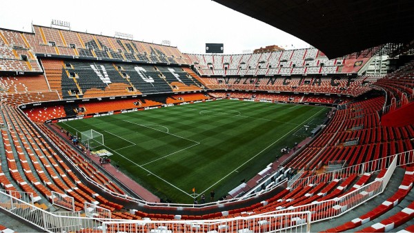 Pequeños accionistas del Valencia proponen recompra del club